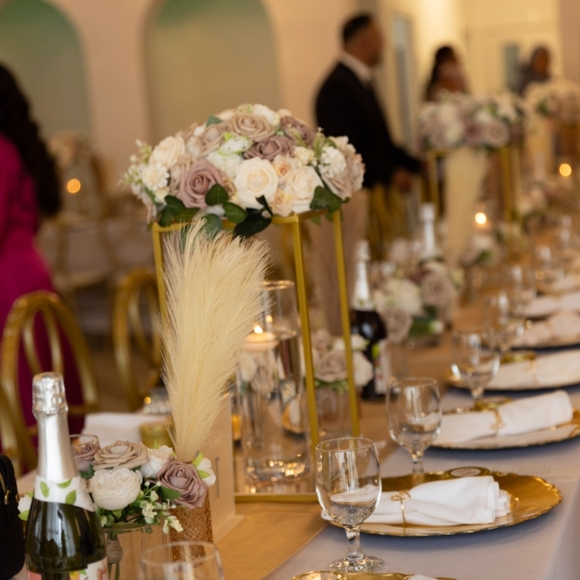 Wedding or party decor quare vases and realistic looking flowers - Picture 4 of 4